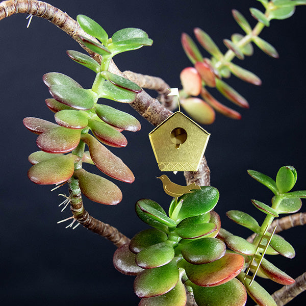 Tiny Birdhouse – piepklein messing vogelhuisje voor je plant